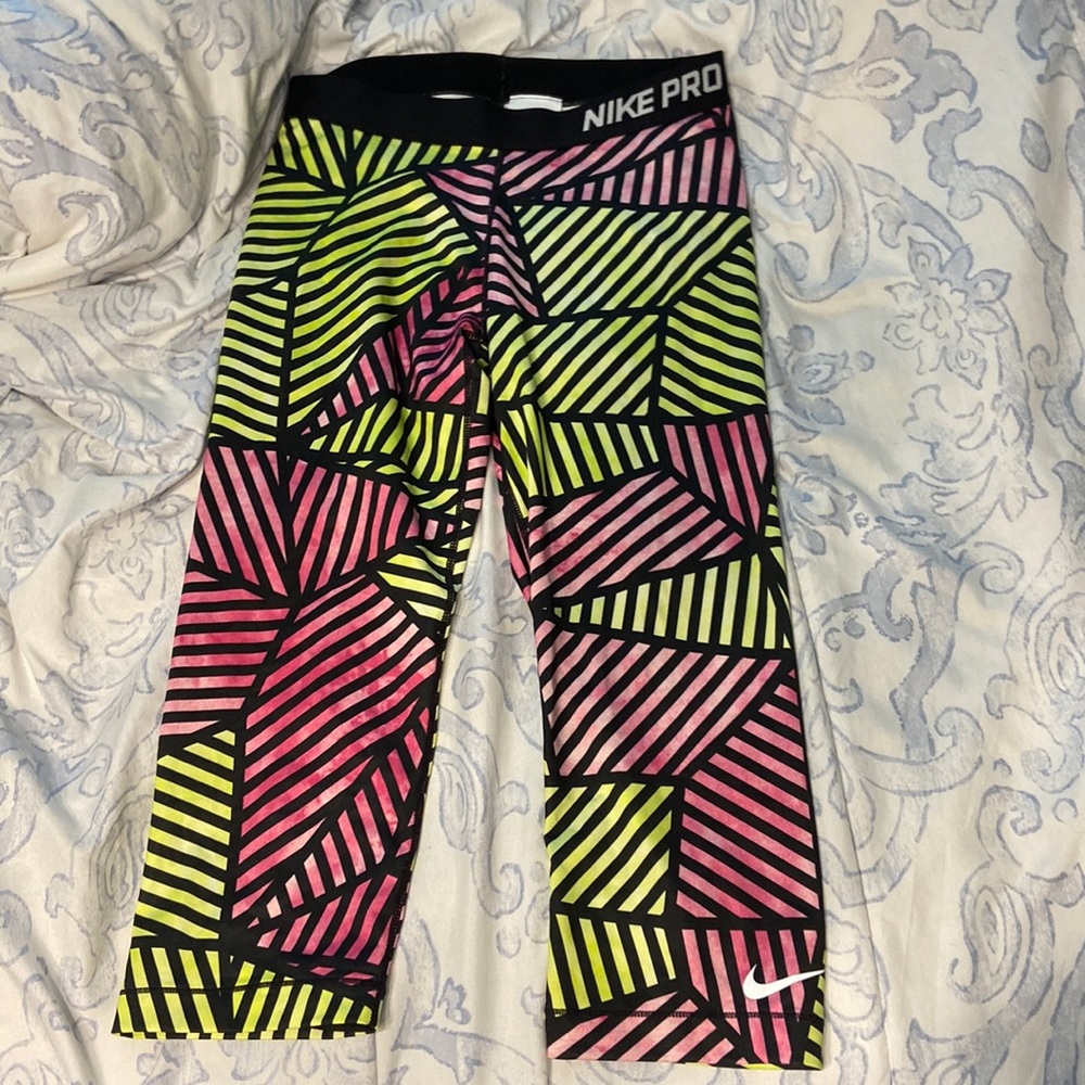 Nike Pro Patterned Cropped Leggings